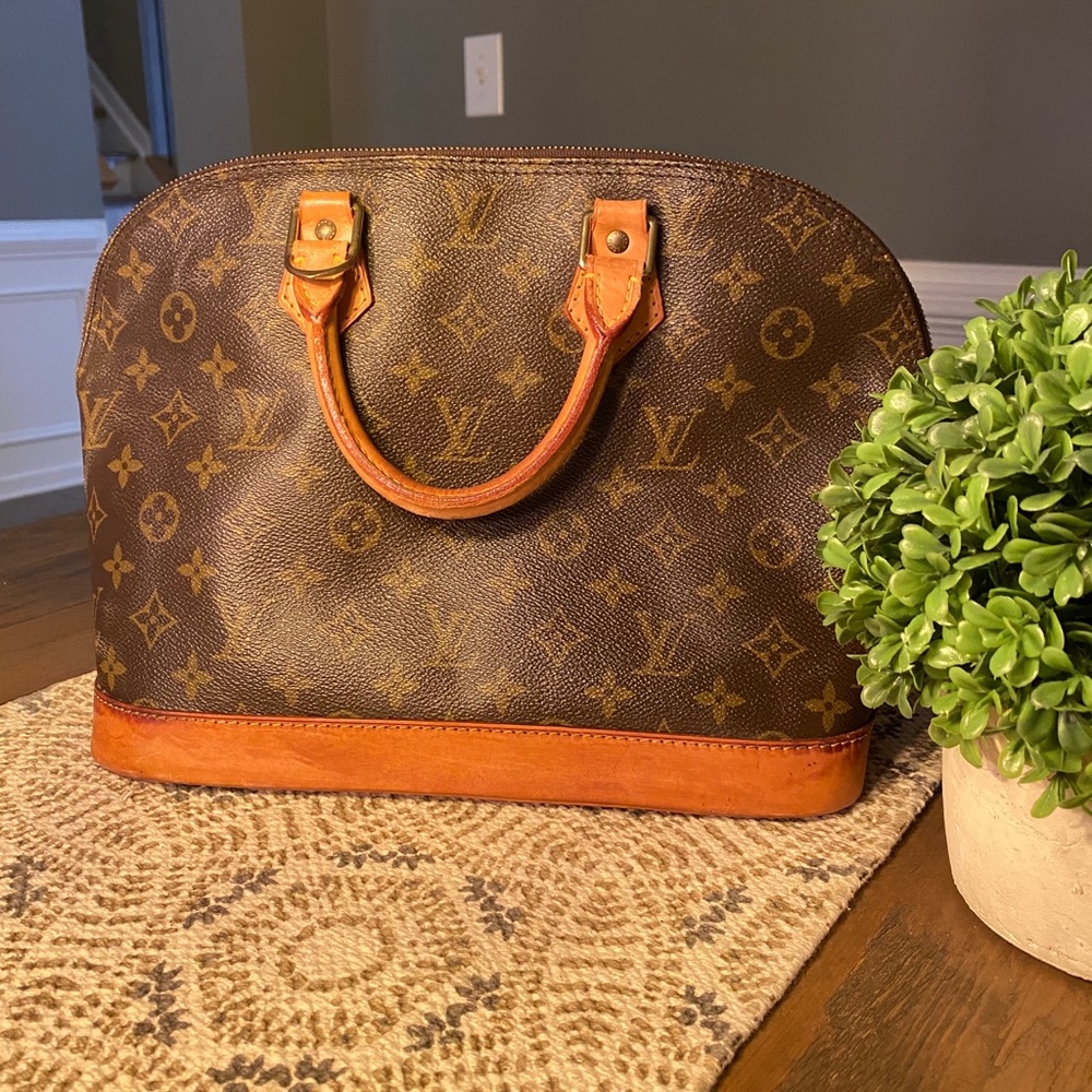 Louis Vuitton Alma - Monogram Canvas - Authentic